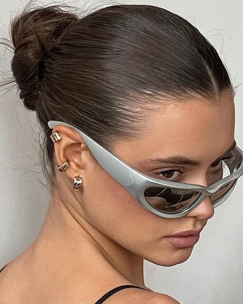 Y2k Glasses, Ski Glasses, Jewelry Facts, Fancy Accessories, Futuristic Aesthetic, Y2k Sunglasses, Trendy Mens Fashion, Inspo Pics, Trending Sunglasses