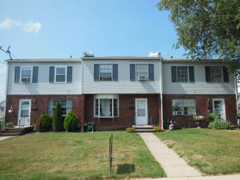 120 W. South Street Nanticoke, PA Low Income House Exterior, Low Income House, Suburban Apartment Building, Suburban Apartment, Hometown Aesthetic, Low Income Apartments, 2000s Core, Small Town Mystery, South Street