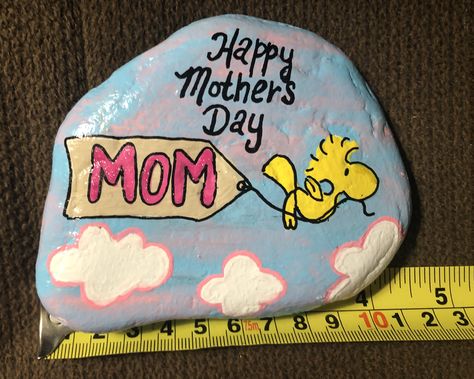 Painted Rocks For Mom, Mothers Day Rock Painting, Mother’s Day Painted Rocks, Happy Birthday Painted Rocks, Happy Birthday Painting, Happy Mothers Day Mom, Stepping Stones Diy, Birthday Painting, Diy Rock Art