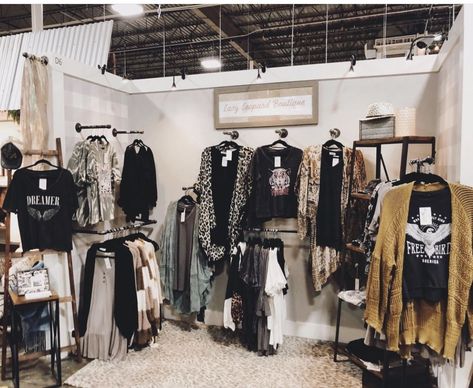 Boutique Vendor Booth, Clothing Vendor Booth Display, Boutique Vendor Booth Ideas, Clothing Booth Display Ideas, Boutique Booth Display, Pop Up Vendor Booth Ideas, Vendor Booth Display Ideas Clothing, Vendor Booth Display Ideas, Clothing Booth