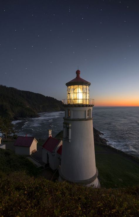 Magical Lighthouse, Lighthouse Images, Iphone Wallpaper Japan, Heceta Head Lighthouse, Lighthouses Photography, Tuscany Villa, Lighthouse Photos, Lighthouse Keeper, Lighthouse Pictures