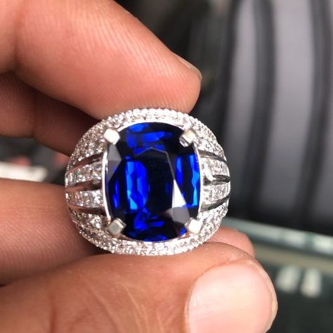 💙 Blue sapphire unheated True Gem 💎 vivid (Royal Blue) 11.XXcts 💘 with betutifull GD Ring and 99% Loop clean top quality… Rings Sapphire, Sapphire Rings, Blue Sapphire Rings, Luxury Watches For Men, Weeding, Luxury Watches, Band Ring, Blue Man, Diamond Rings