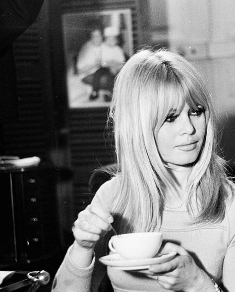 2,051 Likes, 21 Comments - Brigitte Bardot BB (@brigittebardotbb) on Instagram: “Monday, coffee and Brigitte Bardot. #brigittebardot #brigitte #bardot #bb #vintage #coffee” Brigitte Bardot Hair, Coffee Monday, Bardot Bangs, Bardot Hair, Monday Coffee, Long Layered Hair, Vintage Diy, Brigitte Bardot, Grunge Hair