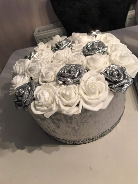 Crushed velvet and glitter white and silver grey roses storage gift box Hello 20, How To Make Glitter, Rose Centerpieces, Dirty 30, Glitter Roses, Grey Roses, Great Hairstyles, Pretty Roses, Floral Gifts