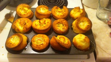 Gordon Ramsay Yorkshire Pudding, Yorkshire Pudding Mix, Roast And Gravy, Chef Ramsey, Yorkshire Pudding Recipe, Gordon Ramsey Recipes, English Trifle, Yorkshire Pudding Recipes, Yorkshire Puddings