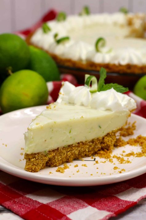 Easy Key Lime Pie Recipe - Sweet Pea's Kitchen Candied Oranges, Mini Key Lime Pies, Key Lime Pie Easy, Key Lime Pie Recipe, Homemade Graham Cracker Crust, Lime Pie Recipe, Sweet And Sour Sauces, Key Lime Cheesecake, Homemade Graham Crackers