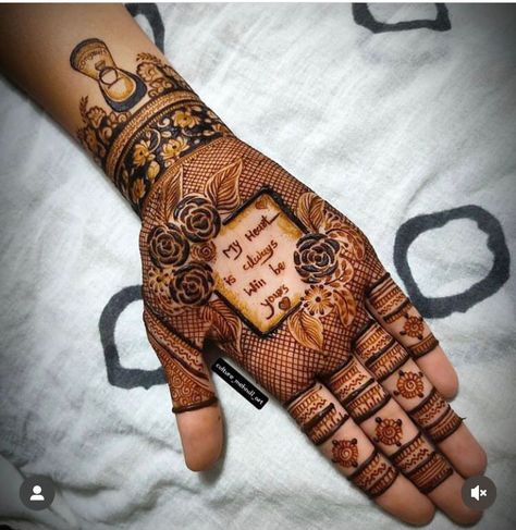 Engagement Figure Mehndi Designs, Teej Mehndi Designs Latest, Engagement Mehndi Designs Back Hand, Engagement Mehendi Figures, Mehandi For Engagement, Enggament Mehandi, Engagment Mehandi, Engagement Henna Designs, Karvachoth Mehndi