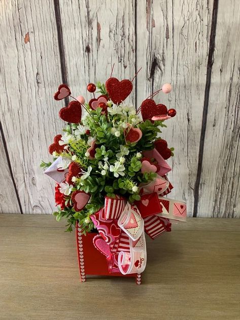 CylesDazzlingDesigns - Etsy Valentine Arrangements, Valentines Day Decorations For Home, Valentine Table Decor, Greenery Flowers, Valentine Table, Fake Flower Arrangements, Valentine Centerpieces, Valentine Table Decorations, Valentines Decor