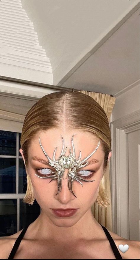 hunter schafer jules vaughn euphoria hbo blonde Hunter Schafer, Face Jewellery, Photographie Portrait Inspiration, Horror Movie Characters, Futuristic Fashion, Festival Looks, Jewelry Inspo, Movie Characters, Horror Movie