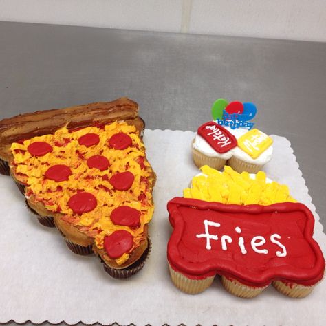 Pizza Cake Birthday, Pizza Birthday Cake, Pull Apart Cupcake, Pull Aparts, Pizza Cupcakes, Everyday Cakes, Cake Pizza, Frosted Cookies, Pull Apart Cupcake Cake