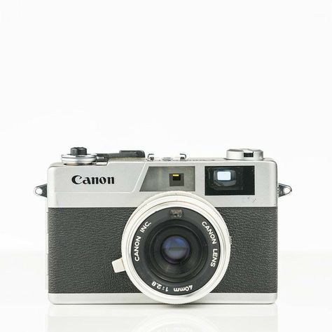 Vintage Canon Camera, Fotocamere Vintage, Amazon Electronics, Camera Vintage, Animal Illustration Art, Photo Products, Object Photography, Classic Camera, Old Cameras