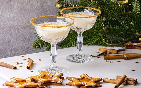 Best Christmas Cocktails, Eggnog Cocktail, Sugar Twist, Christmas Eggnog, Cranberry Jelly, Homemade Eggnog, Gin Cocktail Recipes, Gingerbread Latte, Craft Gin