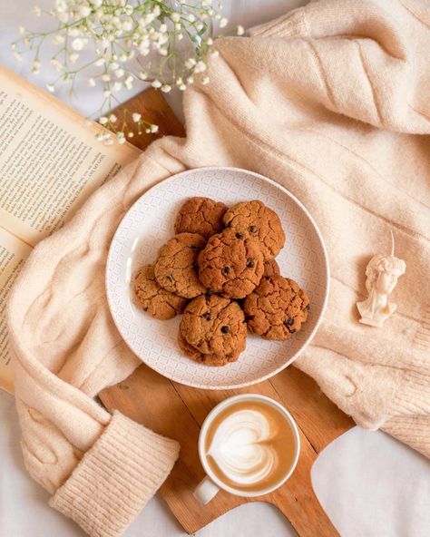 Cookies Aesthetic Photography, Aesthetic Cookies, Diy Studio, Cake Photography, Instagram Photo Ideas Posts, Good Morning Coffee, Ideas Photography, Cute Desserts, Cafe Food