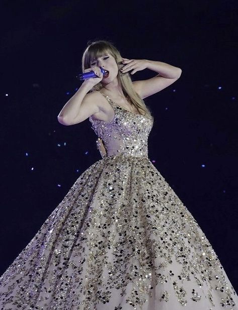 📸: unknown #taylor #taylorswift #taylornation #aesthetic #concert #music #songs #tour #fashion #writing #writer #article Era Tour Outfits, Eras Tour Speak Now, Ears Tour, Ts Speak Now, Taylor Swift Top, Better Than Revenge, Speak Now Tv, Era Tour, Will Simpson