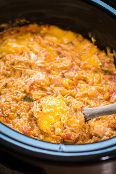 Chicken Spanish Rice, Spanish Rice Casserole, Fiesta Chicken And Rice, Bolivia Recipes, Casserole Slow Cooker, Magical Slow Cooker, Chicken And Rice Casserole, Fiesta Chicken, The Magical Slow Cooker