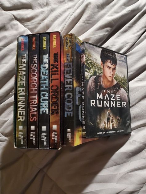 Maze Runner Room Decor Ideas, Maze Runner Book Series, Maze Runner Journal, The Maze Runner Book, Maze Runner Book, Book Series Covers, Maze Runner Book Vs Movie, Snk Cosplay, Maze Runner Trilogy