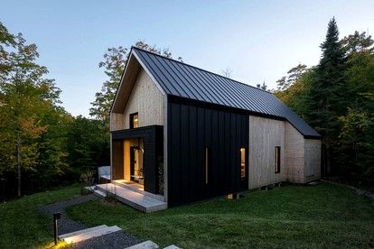 Luxury Camping in Petite-Rivière-Saint-François | Glamping Hub Steel Siding, Cottage Retreat, Steel Roofing, Modern Cottage, House Beds, Modern Barn, Cabin In The Woods, Modern Cabin, Board And Batten