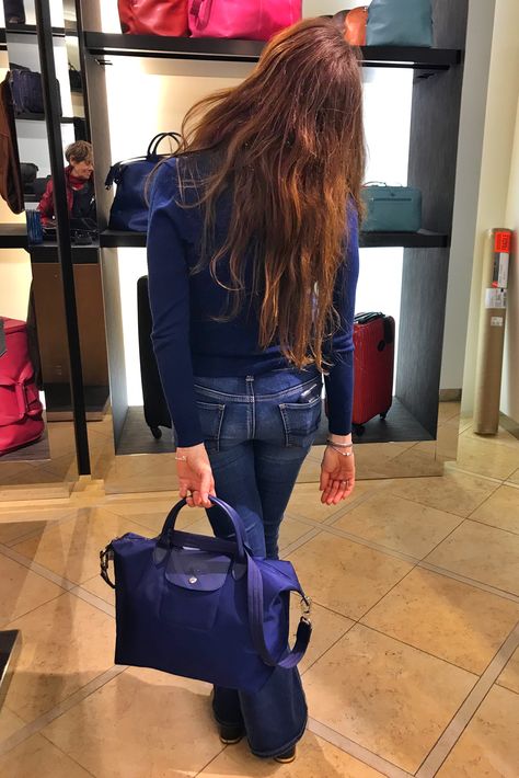 #Longchamp #LePliage #Neo #Navy #Sapphire 😊😊😊 #lovely Longchamp Bag Outfit, Longchamp Neo, Chanel Heels, Longchamp Bag, Bag Outfit, Celine Luggage Bag, Airport Style, Pink Outfit, Longchamp Le Pliage