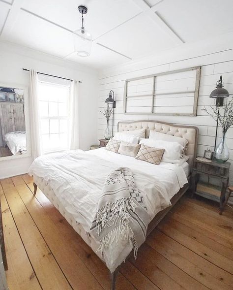 White Country Cottage, Shiplap Bedroom, Farmhouse Shiplap, Porch Office, Wooden Accent Wall, White Wood Wall, Best Farmhouse, Shiplap Accent Wall, White Shiplap Wall