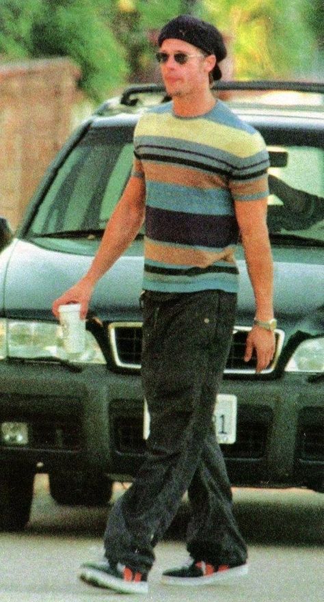 Brad Pitt 90s Outfits, 90s Brad Pitt Fashion, Brad Pitt Fashion Style, 60s Inspired Outfits Men, Brad Pitt Style 2023, Brad Pitt 90s Aesthetic, Brad Pitt 90s Style, 2000s Fashion Boys, Brad Pitt 2000s