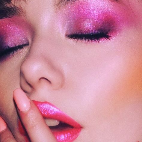 fluro pink 🍬 from my own archived pile of pics lol    #Regram via @B47miO1BNXQ Bright Pink Makeup, Editorial Make-up, Rosa Make-up, Bright Pink Lips, Pink Eyeshadow Look, 80s Makeup, Glossy Eyes, Magical Makeup, Pink Glam