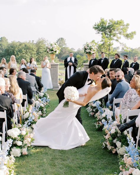 Dip Down The Aisle, End Of Aisle Kiss, Mid Aisle Dip Kiss Wedding, End Of Aisle Dip Kiss, Aisle Dip Kiss, Kiss At The End Of The Aisle, End Of Aisle Wedding Decor, Wedding Aisle Kiss Photo, Bride And Groom Kissing At End Of Aisle