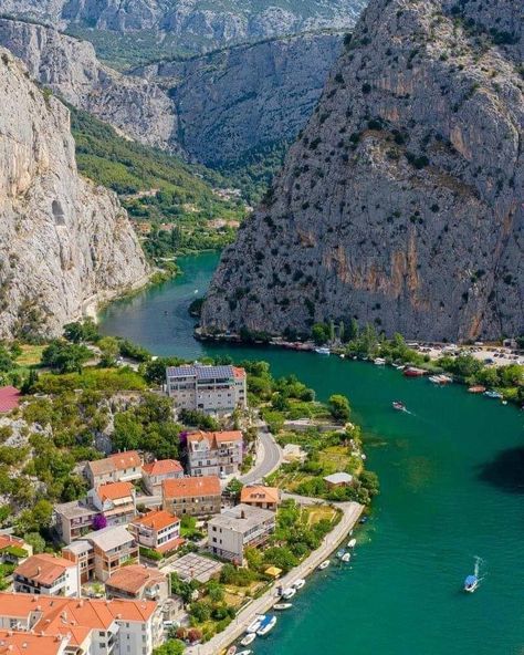 Omis Croatia, Adriatic Coast, Volunteer Abroad, Hidden Beach, Cool Pictures Of Nature, Most Beautiful Beaches, New York Travel, New Instagram, Holiday Travel