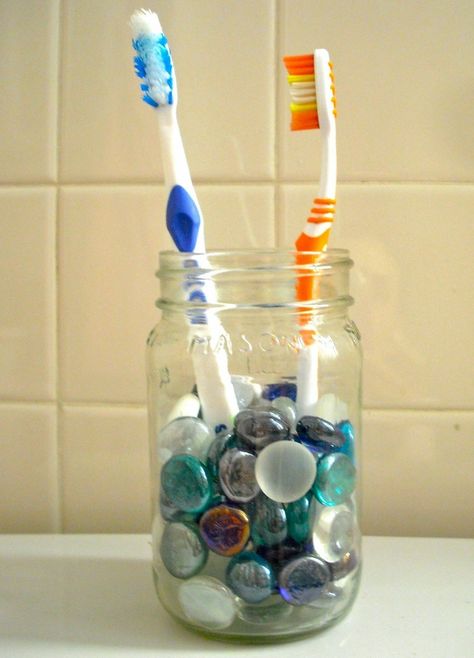 Diy Bathroom Sink, Diy Toothbrush Holder, Apartment Bathroom Organization, Diy Toothbrush, Diy Bathroom Design, Small Apartment Bathroom, Bathroom Sink Storage, Small Bathroom Organization, Bathroom Organization Diy