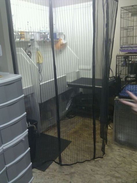 hair screen, have one that goes across tub and one across drying area? Dog Grooming Salon Decor, Dog Boarding Ideas, Dog Grooming Tubs, Pet Grooming Business, Mobile Pet Grooming, Pet Grooming Salon, Dog Grooming Shop, Dog Spa, Dog Grooming Salons