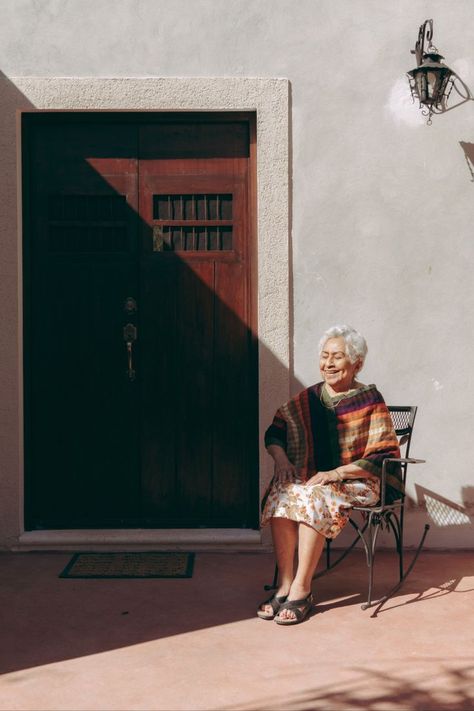 I photographed my grandma in the perfect spot, at the perfect hour. Grandma Photos, Generation Photo, Portraiture Photography, Environmental Portraits, Photo Projects, Old People, Documentary Photography, People Photography, Photography Women