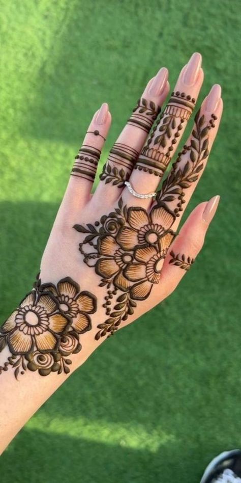 Fashion: #fashion, #style, #outfitinspiration, #beauty Glowup Checklist, Mehandi Ideas, Cone Designs, Front Mehndi, Small Henna Designs, Henna Tattoo Design, Beautiful Simple Mehndi Design, Henna Flower Designs, Palm Mehndi Design