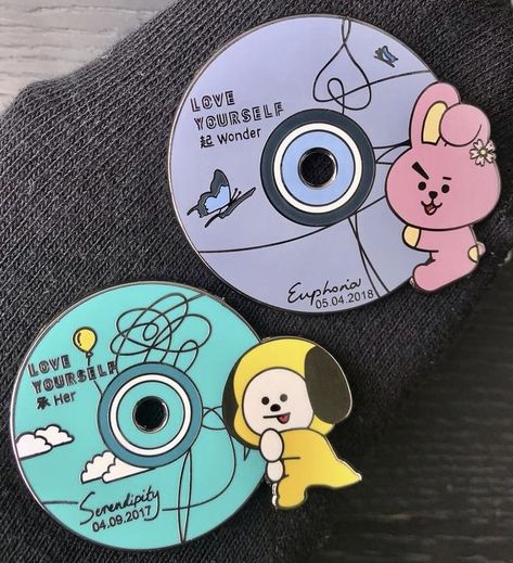 Bts Room Decor, Army Crafts, Cd Wall Art, Bts Room, Cd Wall, Cd Diy, Arte Do Kawaii, Kpop Diy, Bts Bt21