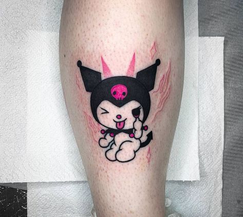 Tattoo Hello Kitty, Kuromi Tattoo, Hello Kitty Tattoo, Puzzle Piece Tattoo, Kitty Tattoo, Hello Kitty Design, Cute Hand Tattoos, Hello Kitty Tattoos, Tattoo Magazine