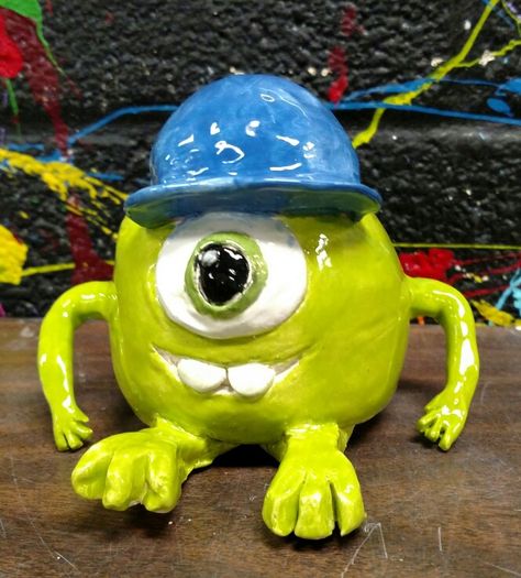 Monster Pinch Pot Ideas, Double Pinch Pot Ideas, Monster Ceramics, Pinch Pot Monsters, Pinch Pot Ideas Ceramics, Monster's University, Ceramic Characters, Ceramic Monsters, Easy Clay Sculptures