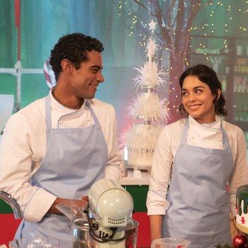 A male and female baker next to a cake Vanessa Hudgens Movies, Netflix Holiday Movies, The Princess Switch, Princess Switch, The Knight Before Christmas, Switch Aesthetic, Colin Egglesfield, Netflix Christmas Movies, Best Holiday Movies