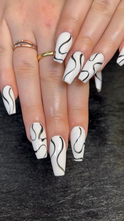 Nails With Black Lines, White Nails With Black, Nails Fancy, White Lace Nails, Nails Metallic, Nails With Black, Black And White Nails, Purple Glitter Nails, Gold Glitter Nails