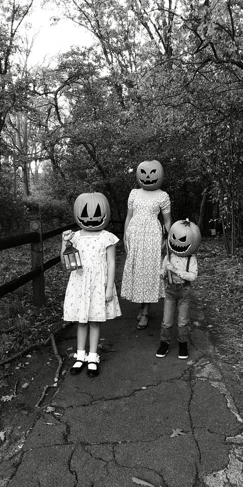 Pumpkin heads 🎃 Halloween fun with my kids #homemade #creepy #pumpkinheads #Halloween2020 Real Creepy Pictures, Haunted Pictures, Creepy Santa, Makeup Witch, Halloween Makeup Witch, Terrifying Halloween, Pumpkin Heads, Creepy Halloween Costumes, Vintage Halloween Photos