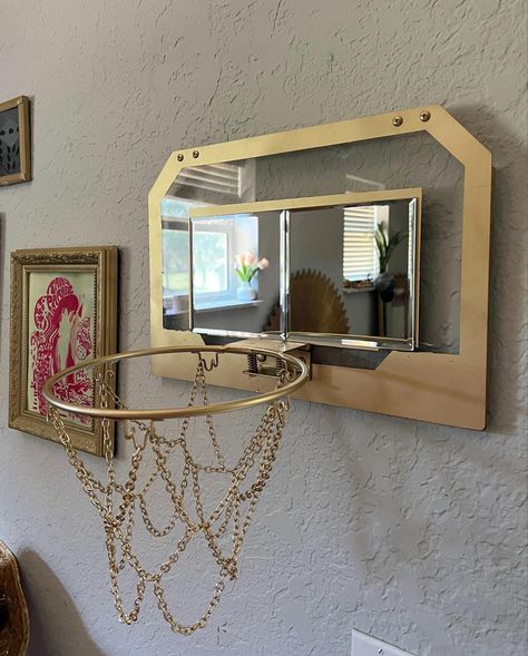 MIRROR basketball hoop diy gold wall art Basketball Hoop In Bedroom, Diy Basketball Hoop, Basketball Room Decor, Diy Basketball, Basketball Room, Hangout Room, Future Apartment Decor, Cute Bedroom Decor, Redecorate Bedroom