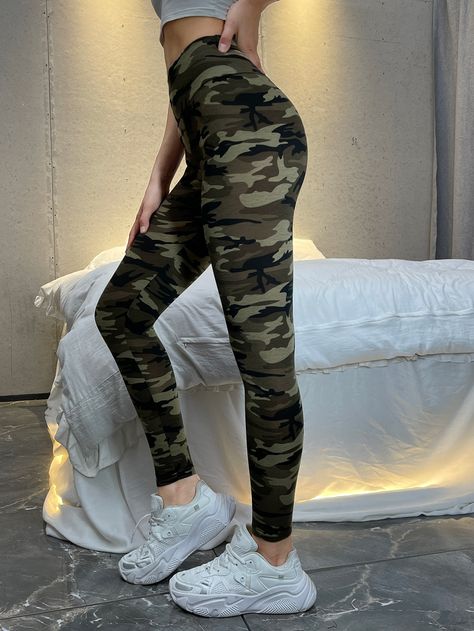 Army Green Casual Collar  Polyester Camo Regular Embellished Slight Stretch All Women Bottoms How To Style Camo Leggings, Ținute Business Casual, Camouflage Leggings, Cropped Leather Jacket, Cute Lazy Day Outfits, Women Leggings, Camo Leggings, Legging Outfits, Stretchy Leggings