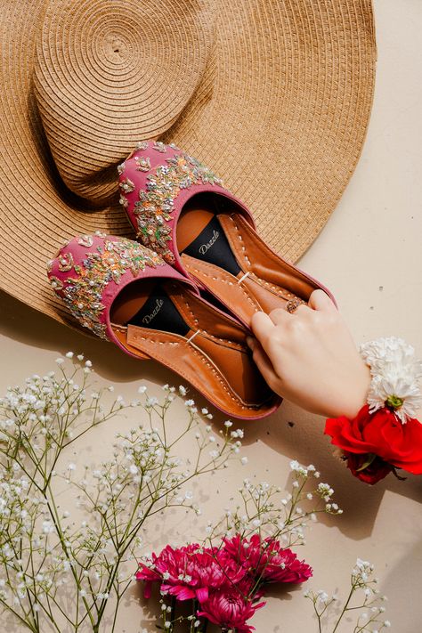 Arabic Sandals, Diwali Photoshoot, Shoes Fashion Photography, Female Footwear, Asian Bridal Dresses, Festival Shoes, Punjabi Jutti, Embroidery Shoes, Shoes Photography