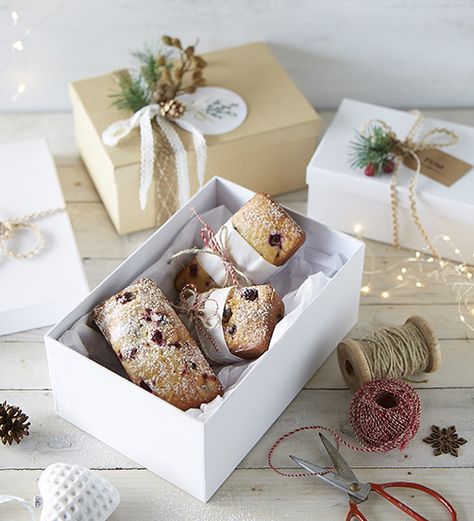 These deliciously citrusy Cranberry and Orange Mini Loaves will make a thoughtful gift idea. Mini Loaf Holiday Gift, Mini Loafs, Mini Loaves, Christmas Neighbor, Making Cakes, Neighbor Christmas Gifts, Recipes Baking, Idea For Christmas, Mini Loaf