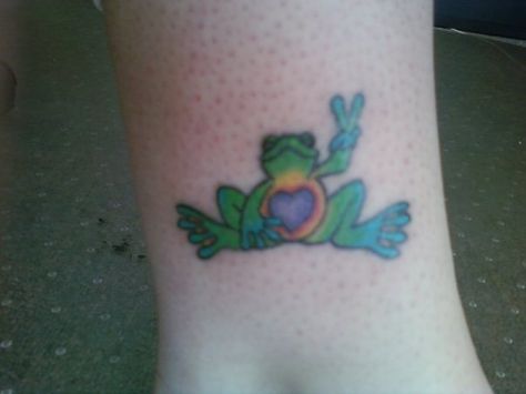 Hippie peace frog tattoo. Vintage Clock Tattoos, Peace Sign Tattoos, Peace Frog, Frog Tattoo, Colors Show, Frog Tattoos, Clock Tattoo, Hippie Peace, Skin Art