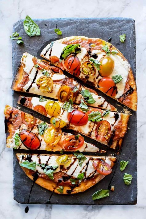 Mozzarella Flatbread, Caprese Flatbread, Mozzarella And Tomato, Coconut Health, Tomato Mozzarella Basil, Flatbread Pizza Recipes, Tomato Caprese, Caprese Recipes, Caprese Sandwich