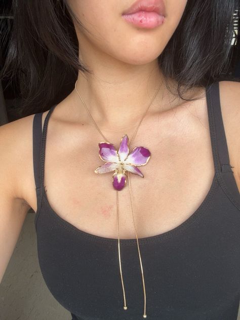 Handpicked and preserved real orchids that have been turned into timeless elegant jewellery that you can wear everyday! Orchid Necklace, Orchid Jewelry, Real Flower Necklace, Lily Necklace, Orchid Earrings, Dope Jewelry Accessories, Yarn Necklace, Elegant Jewellery, Fancy Jewellery Designs