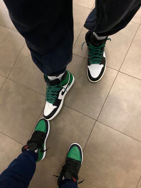 #jordan #airjordan #jordan1 #couple #pinegreen Matching Jordans Couples, 1 Jordans, Jordan Couples, Couple Outfits Matching, Jordans 1, Couple Shoes, Jordan Outfits, Elegant Outfits, Jordan 1s