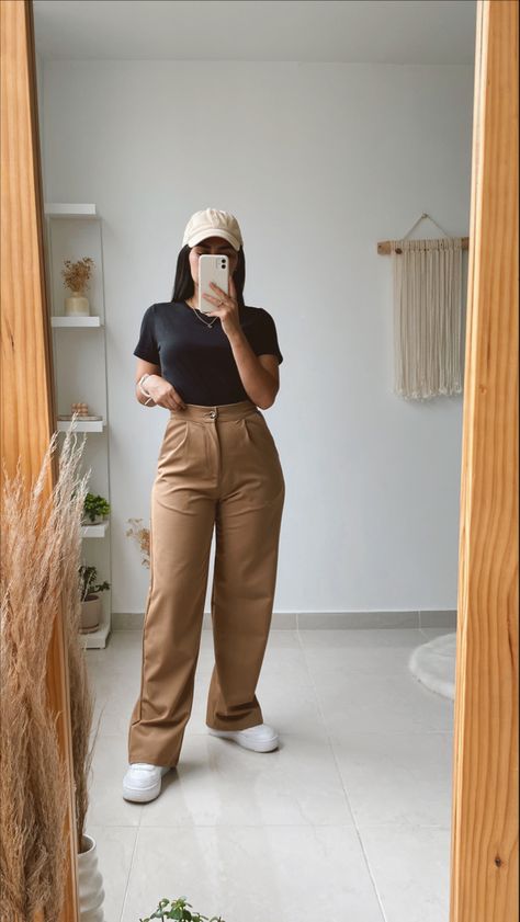 Pantalón clásico Outfit Con Pantalon Cafe, Cafe Outfit Ideas, Outfit Cafe, Casual Oufits, Wide Leg Pants Jeans, Harajuku Outfits, Outfit Mujer, Colored Pants, Modest Fashion Outfits