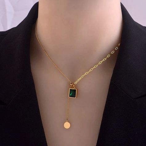 Chain Type: Link Chain Material: Metal Metals Type: Stainless steel Shapepattern: Geometric ●The material of the product is made of stainl Emerald Necklace Pendant, Women Choker Necklace, Verde Smeraldo, Womens Chokers, Party Necklace, Luxury Necklace, Emerald Pendant, Gold Necklace Women, Square Pendant