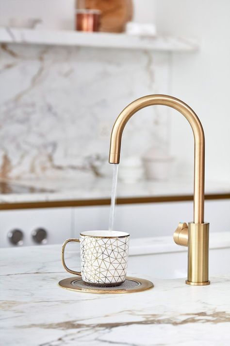 I love brass kitchen taps, don't you? Would you try one in your home? Hot water tap in a BLAKES LONDON design. The ultimate guide for brass kitchen taps, perfect for a kitchen renovation. Comparison and inspirational photos. London Kitchen Design, Blakes London, Brass Kitchen Tap, Antique Brass Kitchen, Popular Kitchen Designs, Office Goals, Oak Floorboards, Decor Appliances, Home Decor Tips And Tricks