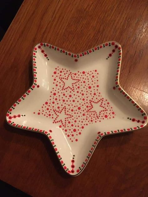 Star Bowl Pottery Painting, Stars Pottery Painting, Pottery Painting Ideas Stars, Star Pottery Painting, Christmas Pottery Painting, Pottery Painting Ideas Easy, Christmas Pottery, Girls Night Crafts, Teaching Crafts