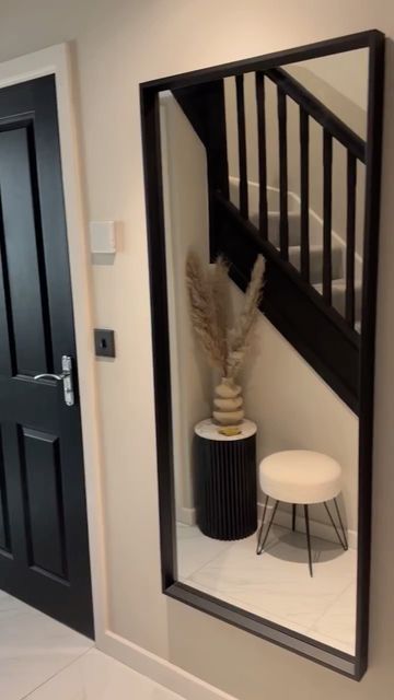 Black Accent Hallway, Black White Hallway, Black Door Interior Design, Beige And Black Hallway, White And Black Hallway, Black Doors Hallway, Black Walls Hallway, Hallway With Black Doors, Black And Beige Hallway